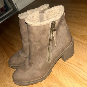 Maurice’s Heel Boot Zip-up